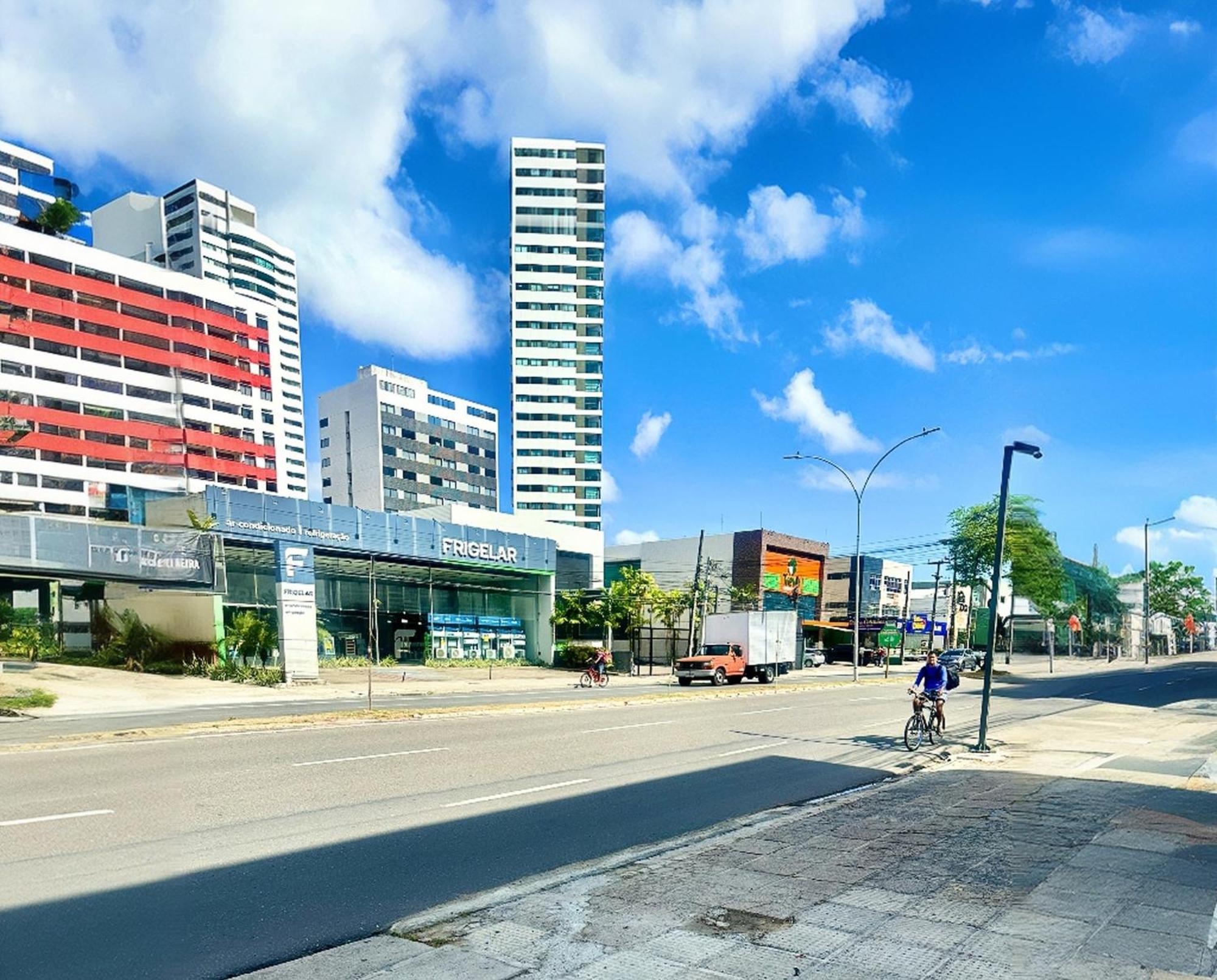 Completo Em Boa Viagem Wi-fi, Ar-condicionado E A 5min Da Praia! Recife